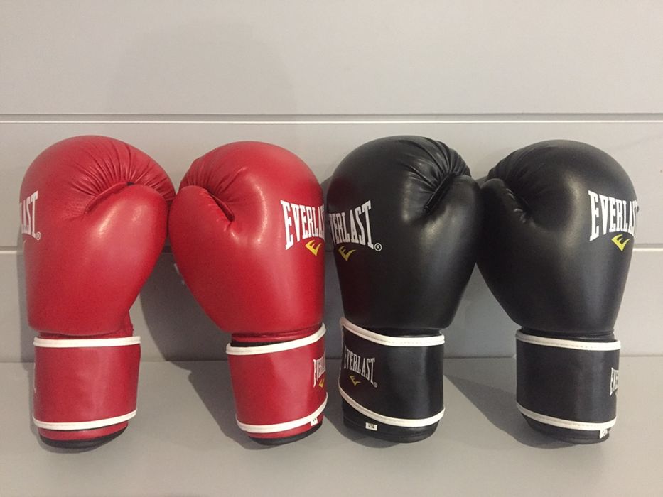 Боксерские перчатки Бинты Everlast тренировочные новые