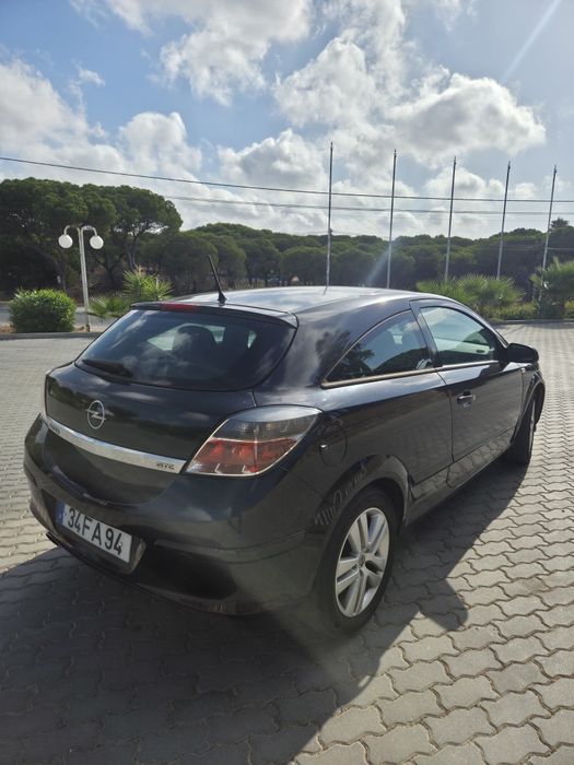 Opel Astra GTC 1.7  125cv
Corro de 5 lugar de duas p