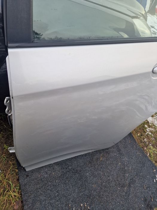 Drzwi lewe toyota verso s przód,tyl 1F7