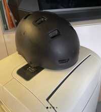 Kask czarny btwin