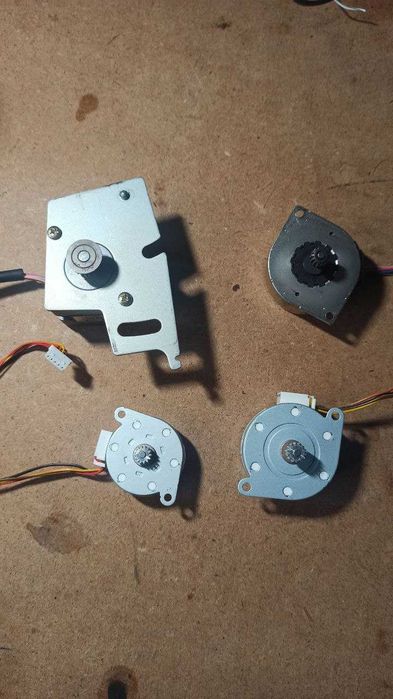 Двигатели шаговые ,  Двигуни крокові
