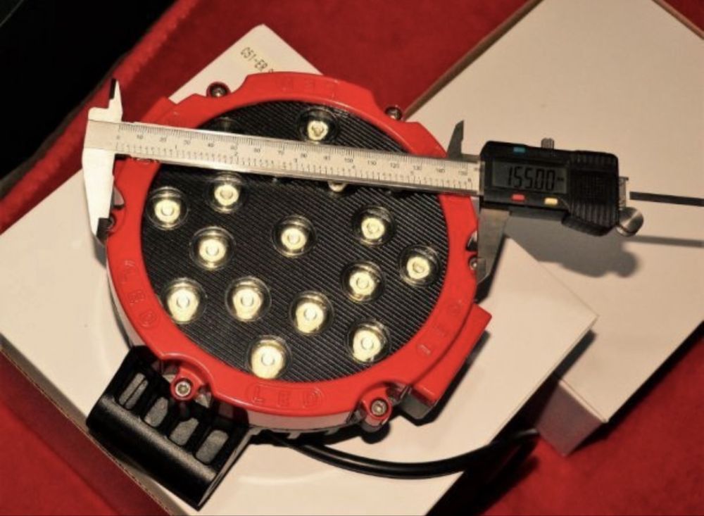 Farol LED 51W c/ acessórios de montagem