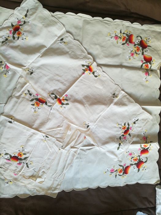 Toalha de mesa quadrada (84x84cm) e naprons