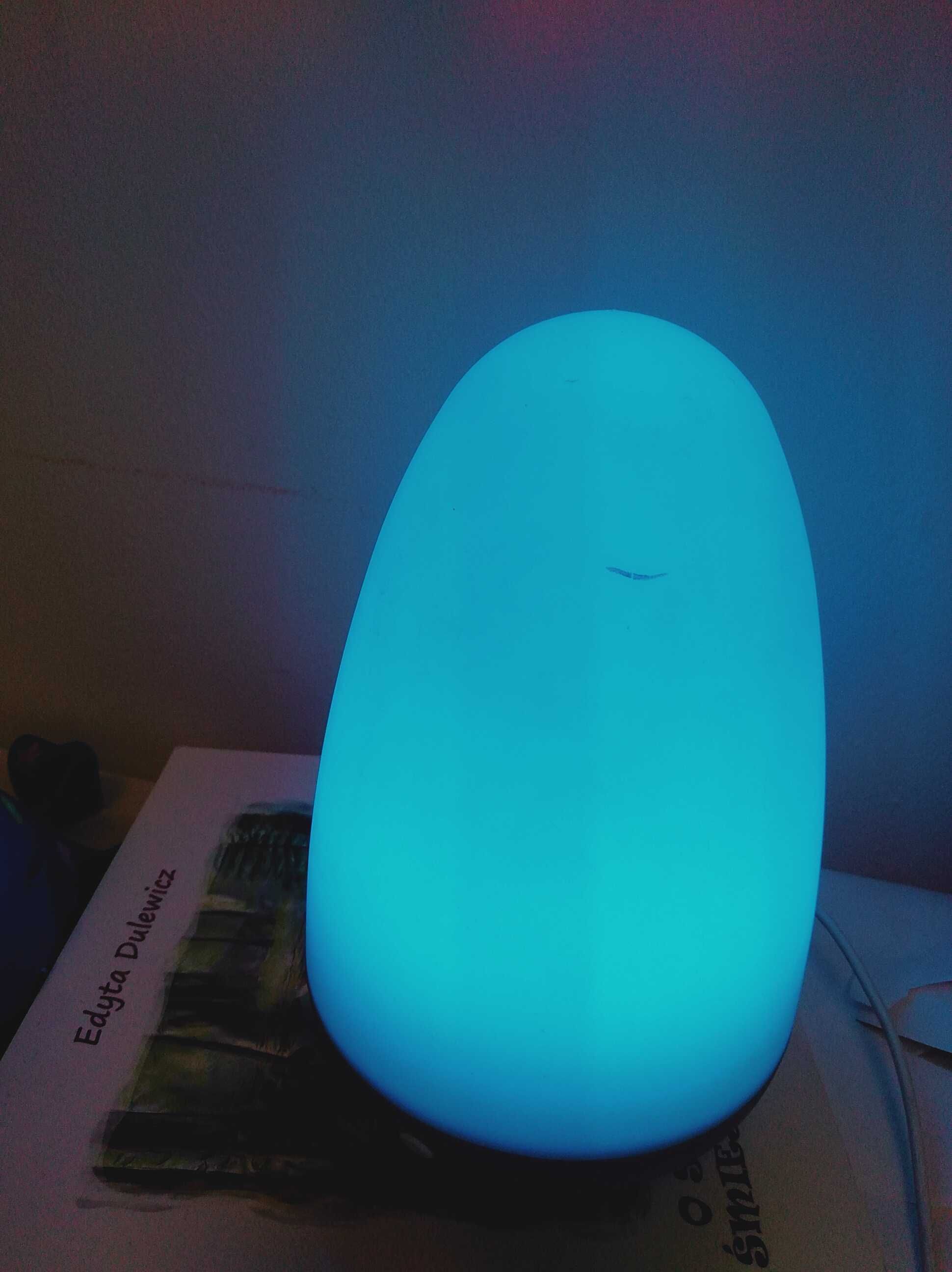 Lampka nocna LED Jajo ze zmiennymi kolorami.