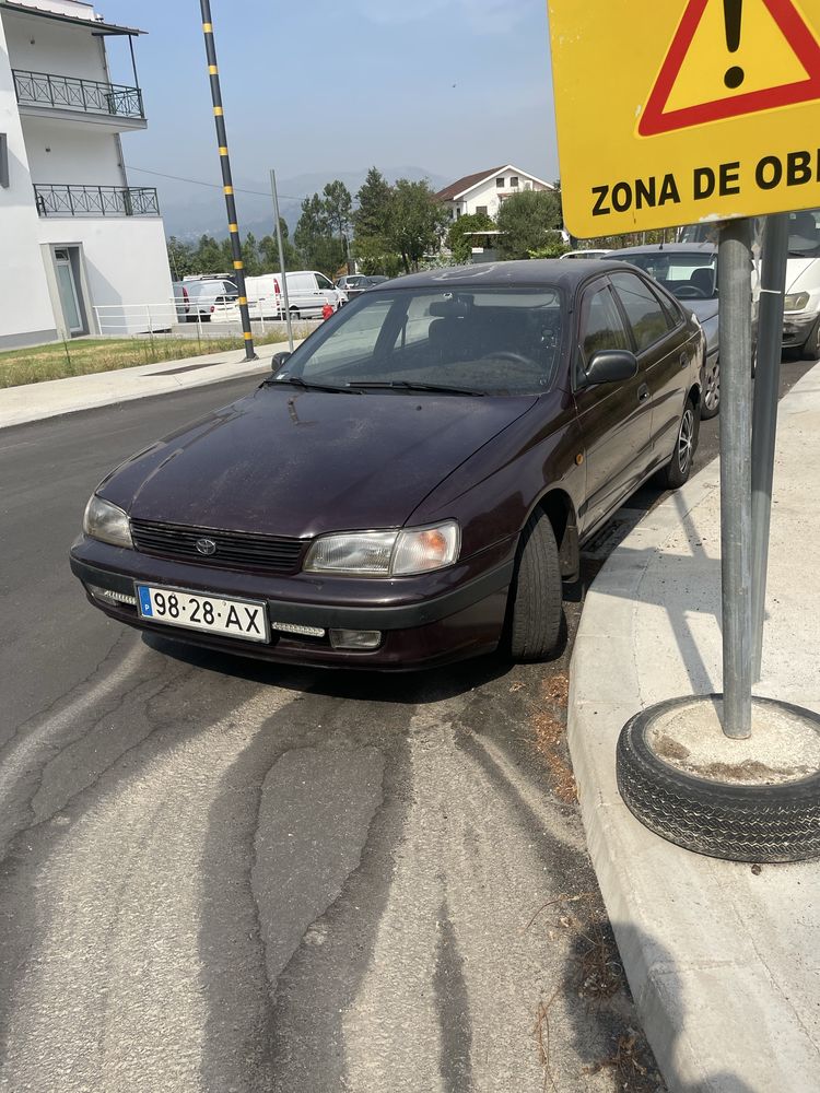 Toyota Carina com bloco partido