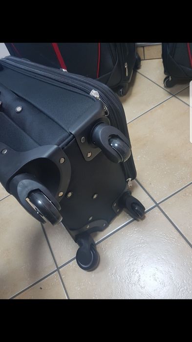 Średnia walizka podróżna bagaż 65cm, 4 gumowe koła. Kolory Nowe