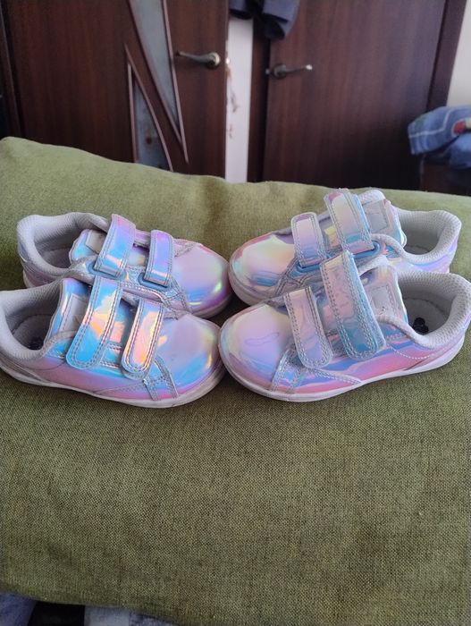 Кроссовки детские