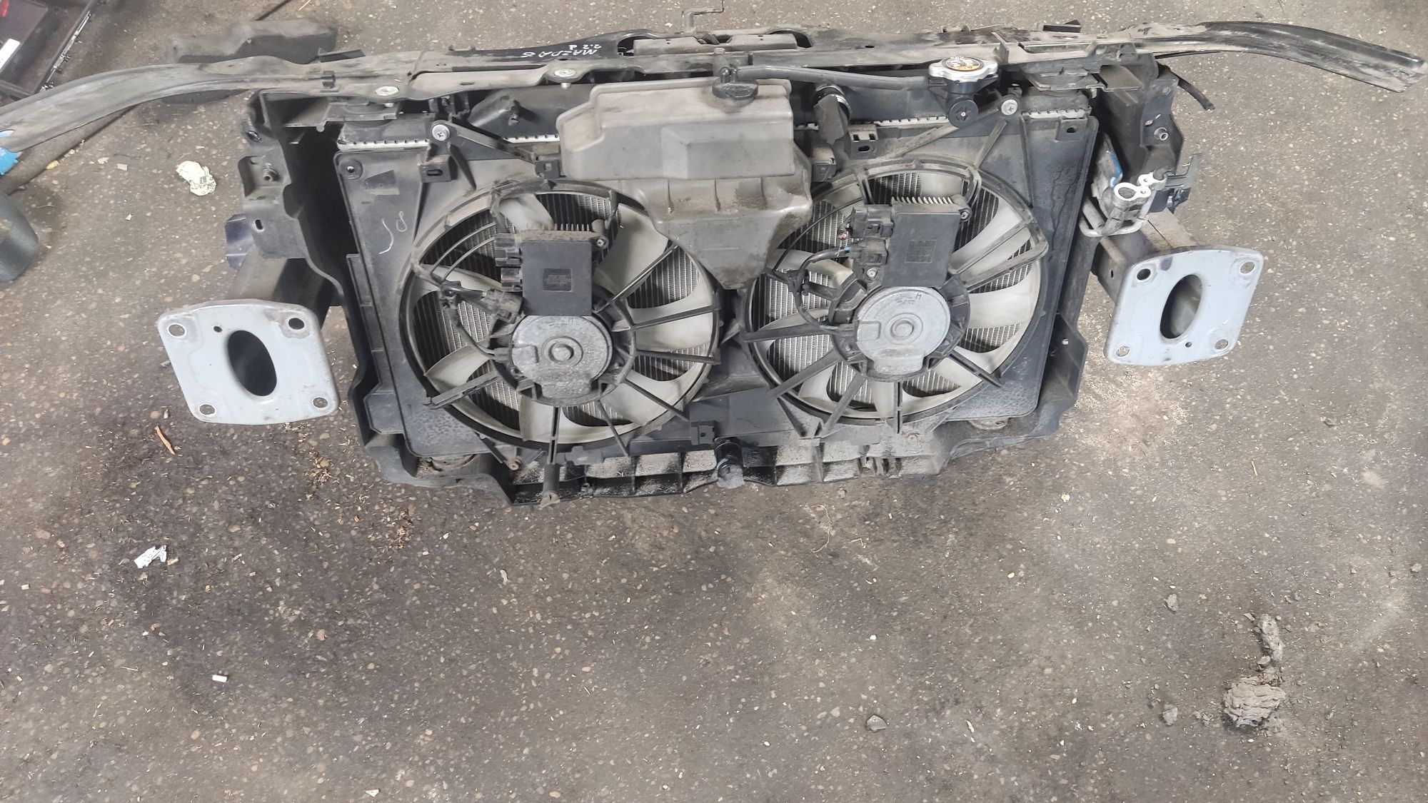 Pas przedni chłodnice pas wentylator kompletny mazda 6 gj 2.2d