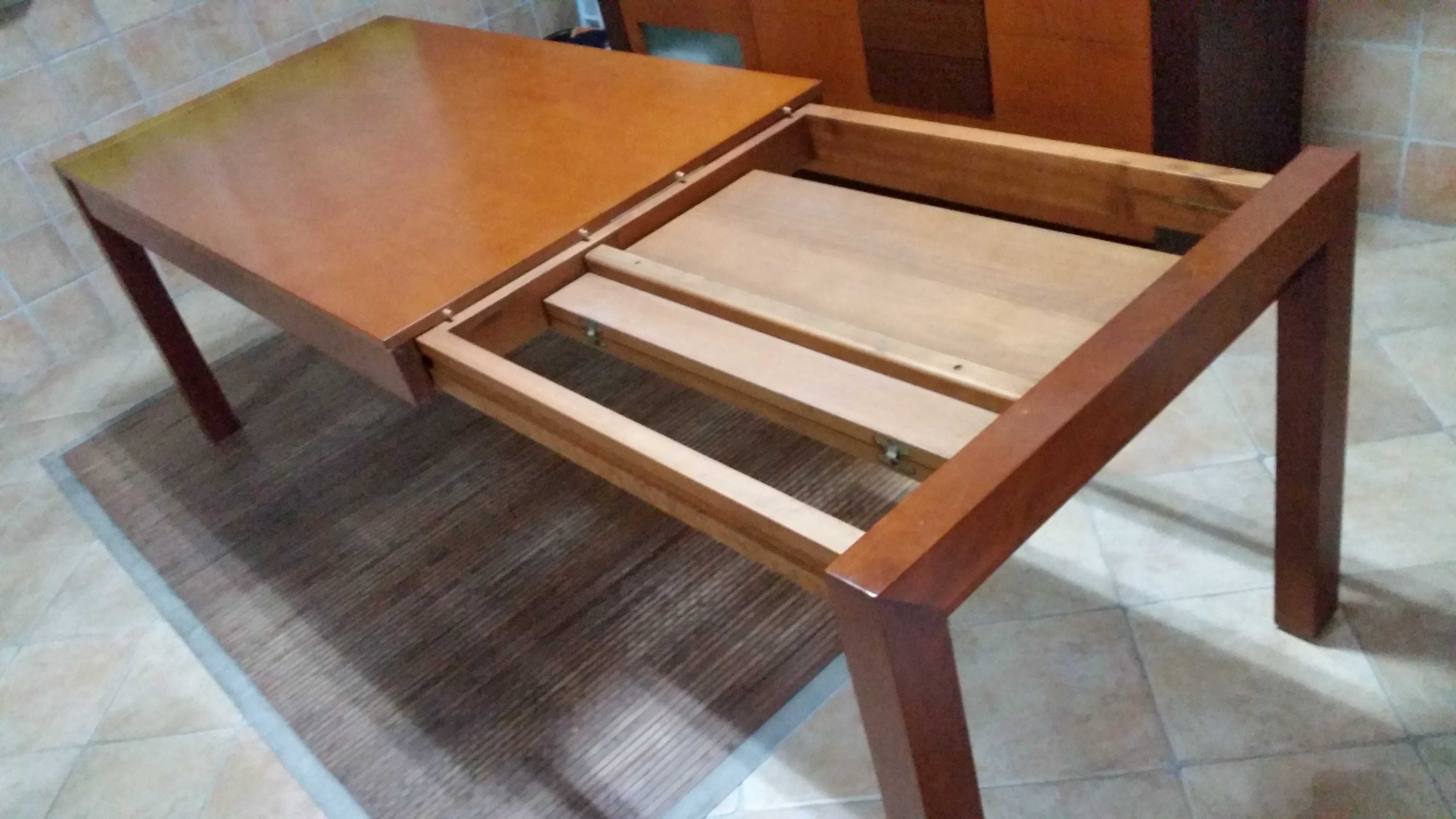 Mesa de Sala ou Cozinha com 6 cadeiras em madeira cerejeira