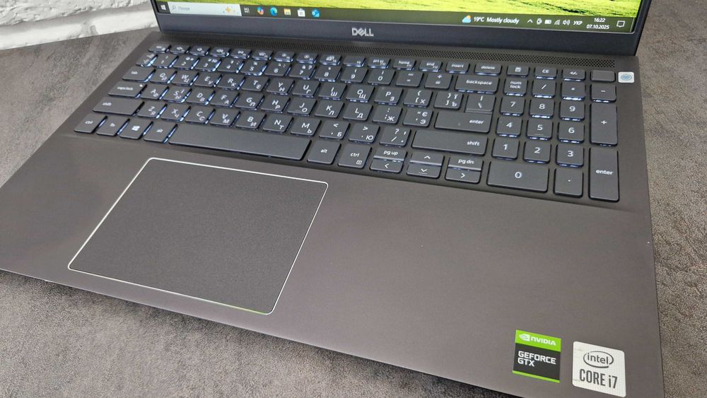 Ноутбук Dell Vostro 7500 / i7-1075H/GTX 1650/16GB/1ТБ