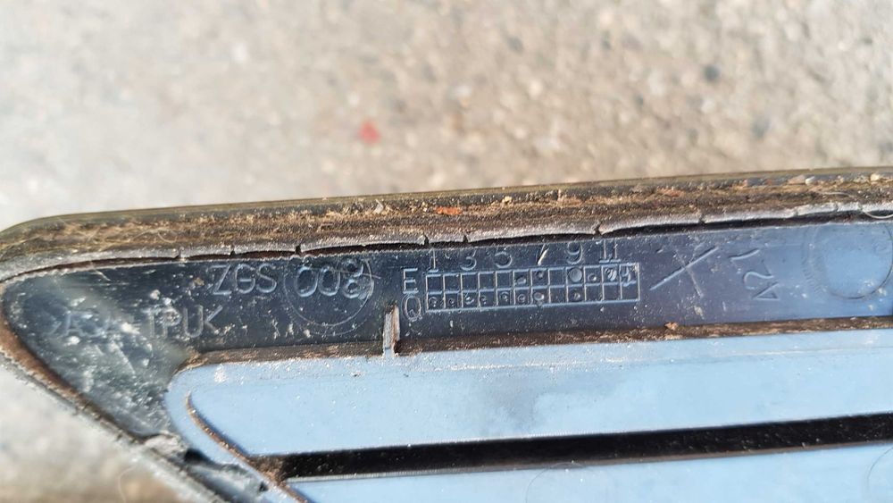 заглушка заборник капота мерседес спринтер