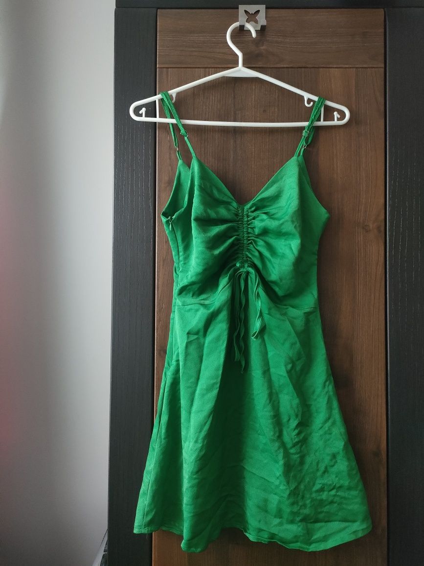 Prześliczna zielona sukienka na ramiączkach zielona sukienka XS Cider