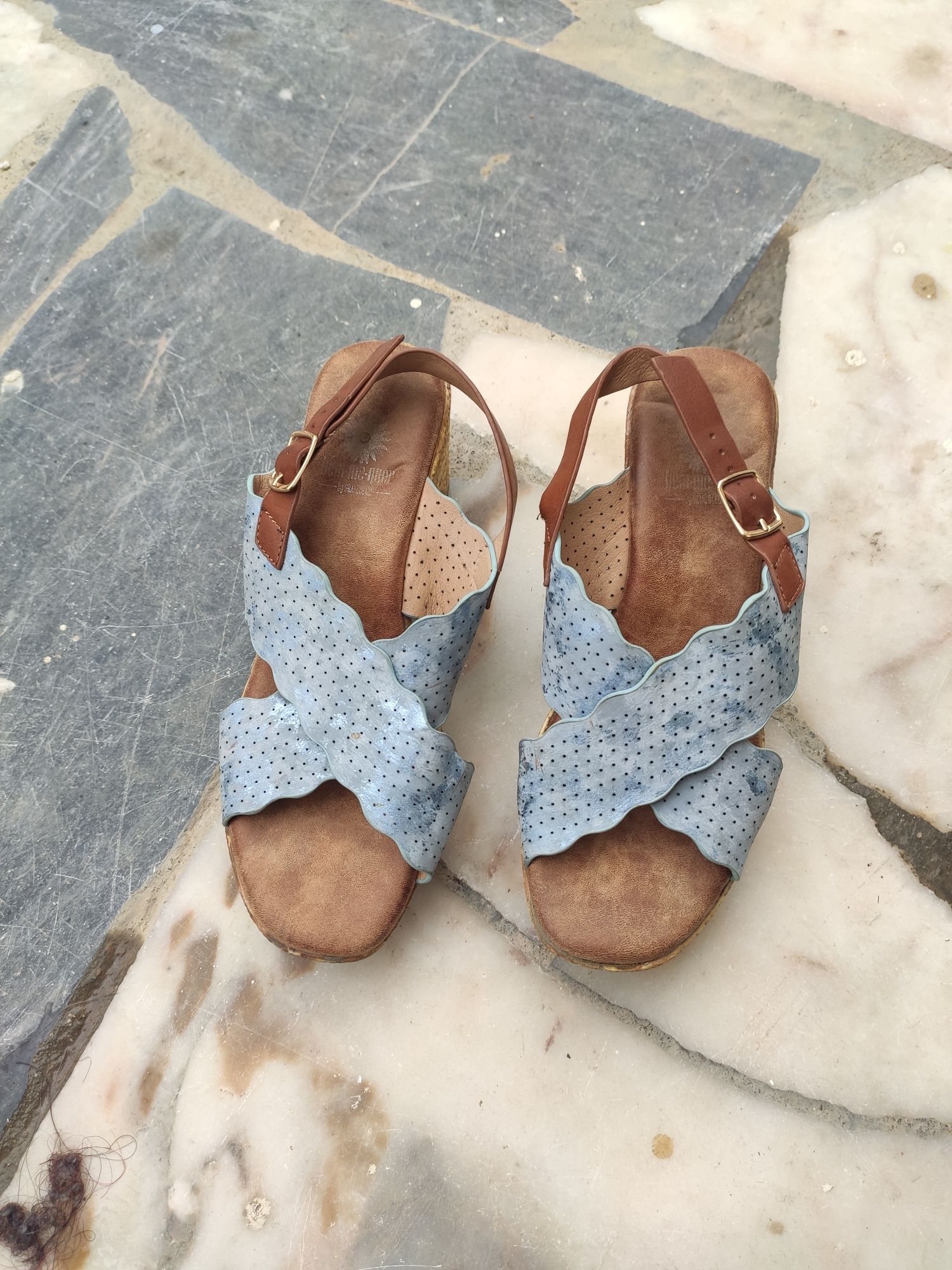 Calçado - Botas e sandálias