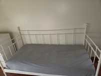 Cama de ferro branca
