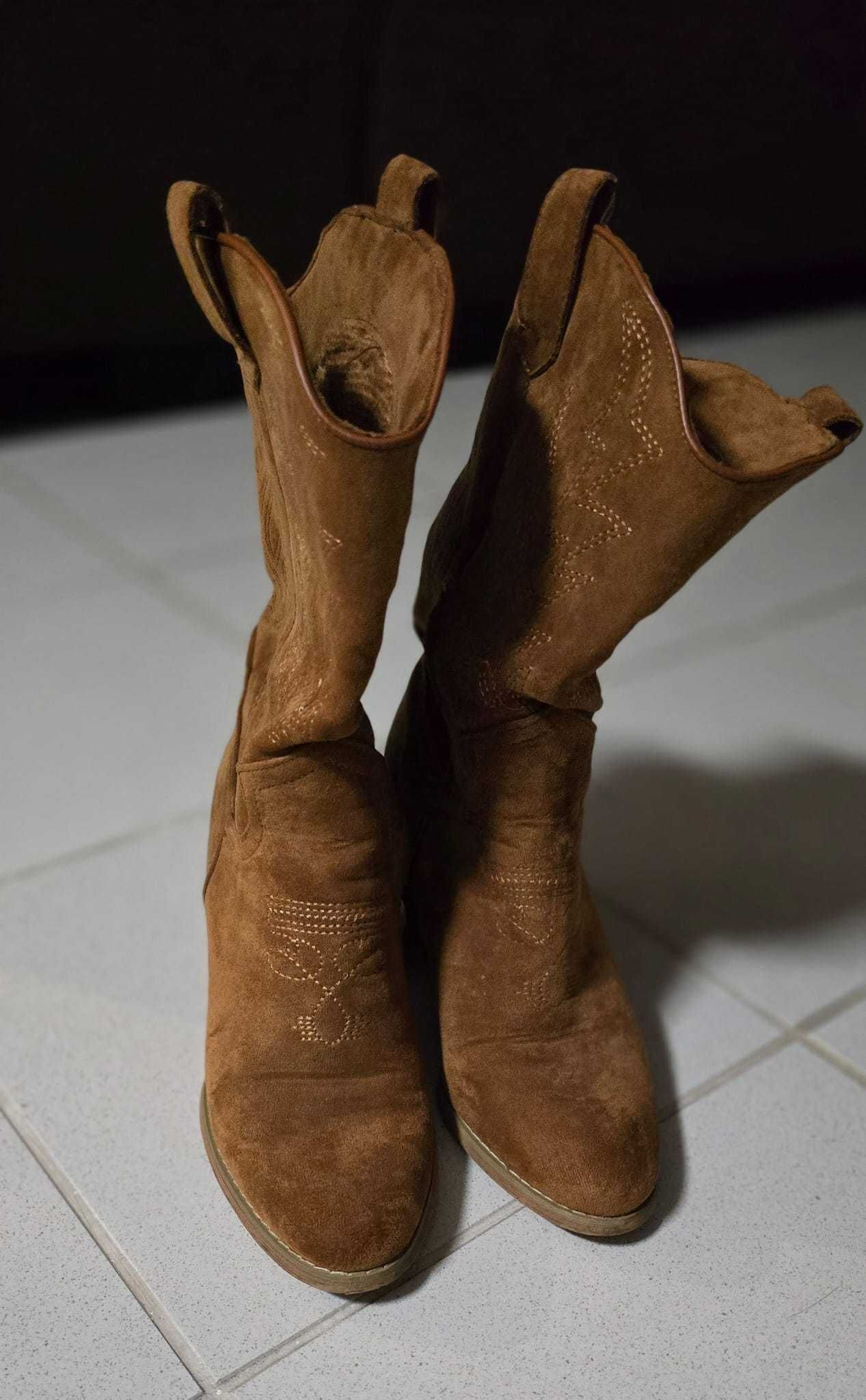 Botas de mulher.