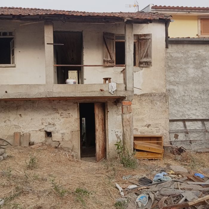 Moradia em Chaves Recuperar 400m

Sta Cruz / Trindade