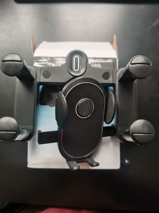 Uchwyt samochodowy na smartphone