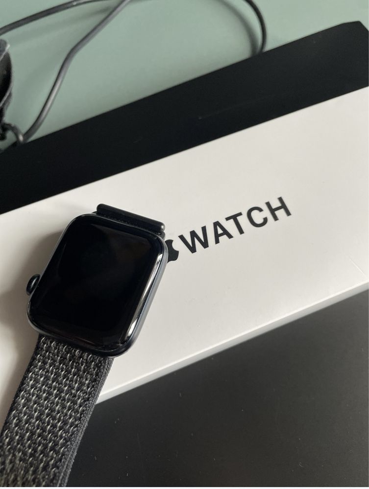 Apple Watch SE GPS + cellular 44mm