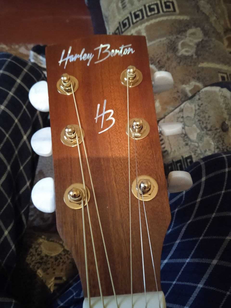 Можно сказать новая акустическая гитара Harley Benton-HBCG-45 NA