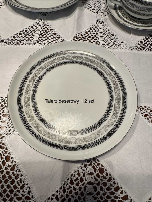 Bardzo duży serwis porcelanowy obiadowo-śniadaniowy