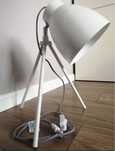 LOFT lampa biurkowa/stolikowa na trójnogu.