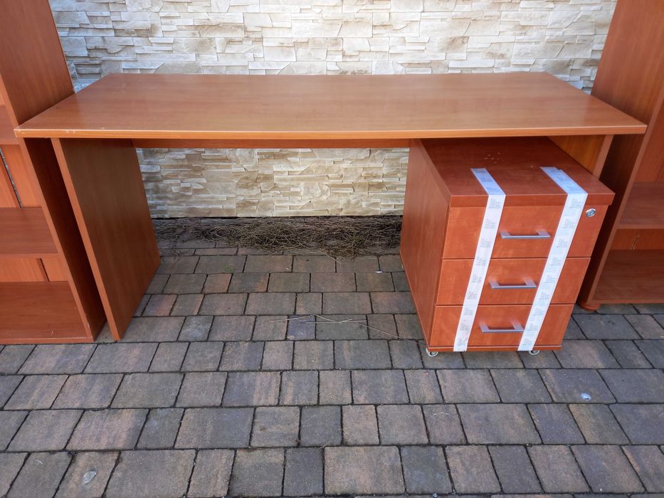 Biurko+regały+kontenerek