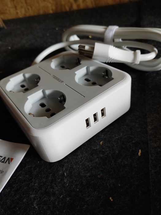 TESSAN Listwa zasilająca z USB