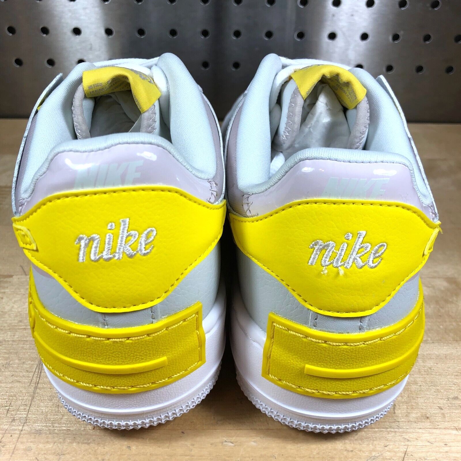 Продам кроссовки Nike Air Force 1 Shadow Sunshine