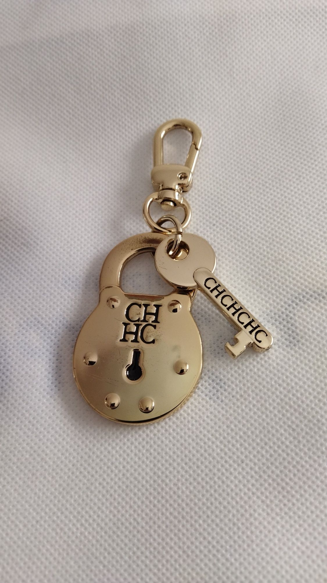 Charm Carolina Herrera