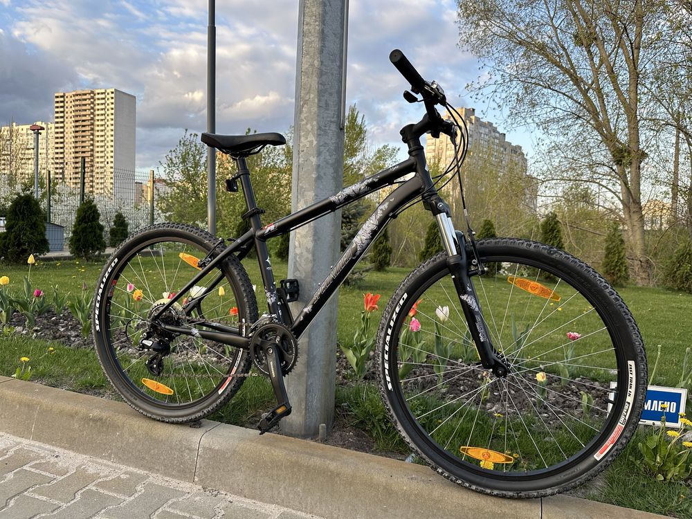 Продам велосипед Specialized Myka 17 майже новий