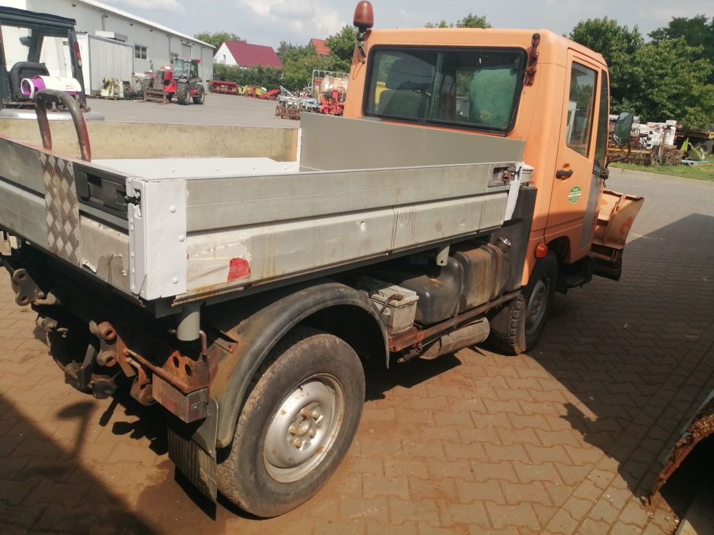 Mercedes-Benz Unimog UX100