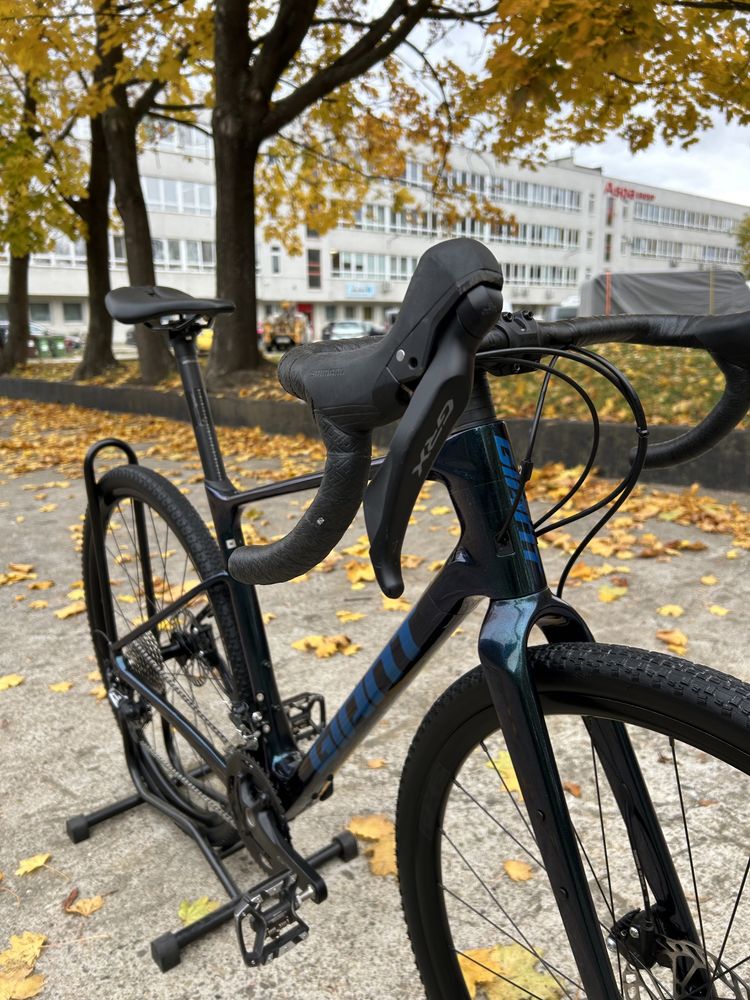 Giant revolt advanced 2 M starry night gravel carbon