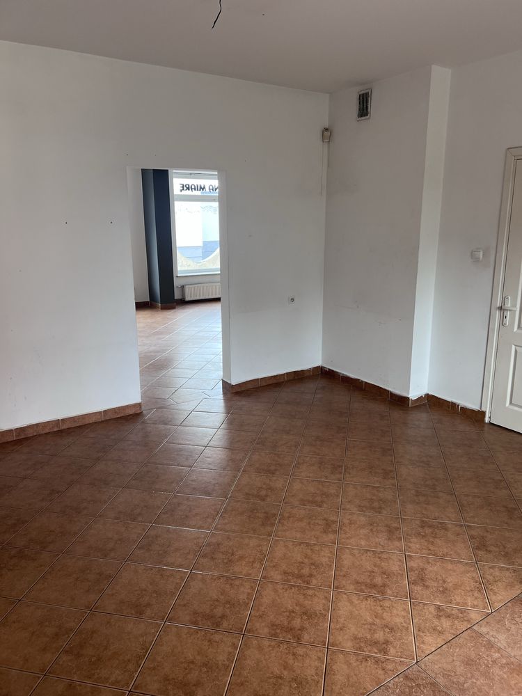 Wynajmę lokal w centrum Sierakowic ul.Słoneczna obecnie krawiectwo