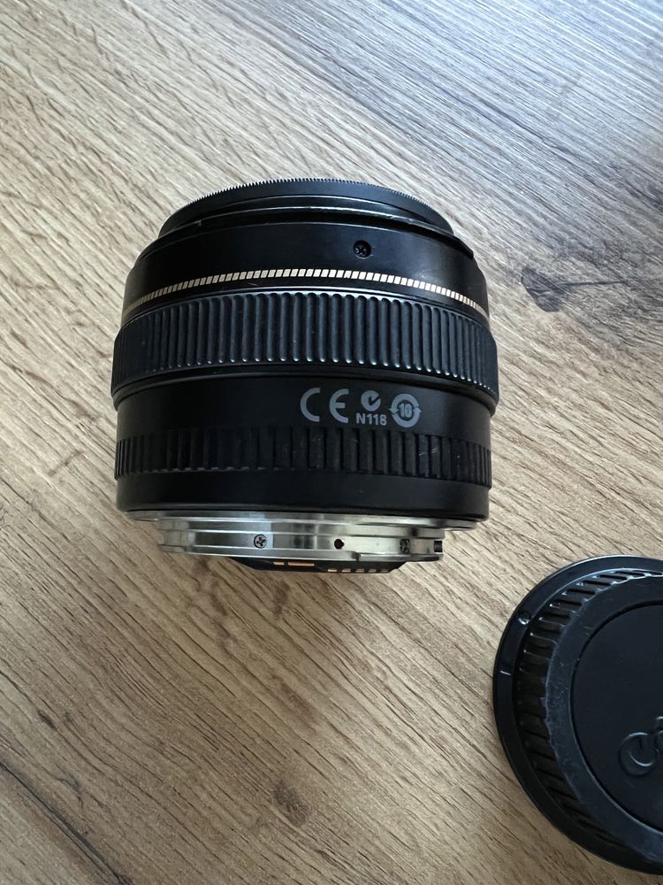 Объектив Canon EF 50 mm f/1.4
