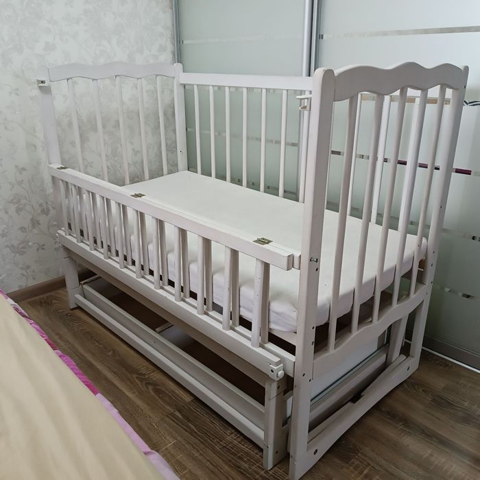 Дитяче ліжечко з відкидною боковиною + матрас