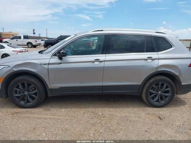 Volkswagen Tiguan 2.0T SE *