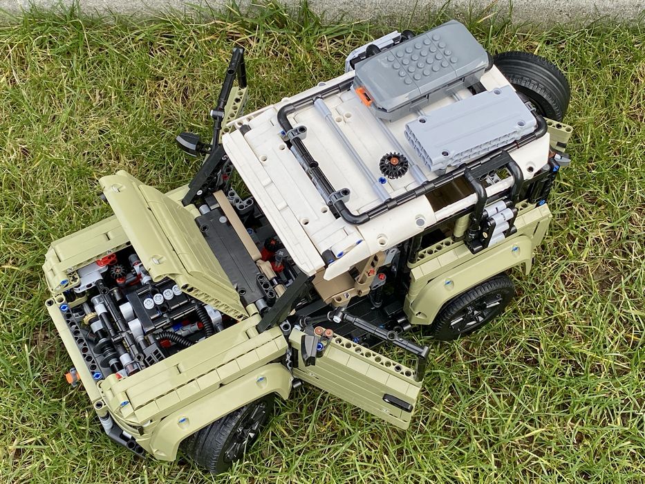 Nowe Klocki Land Rover Defender 42110 Skala 1:8