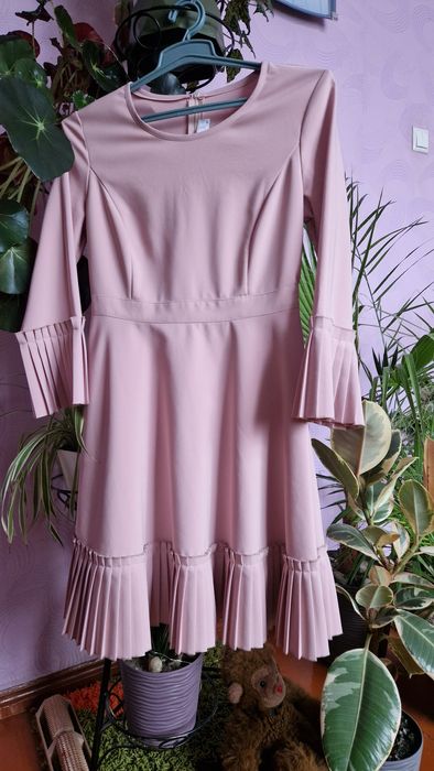 Сукні святкові та на кожен день