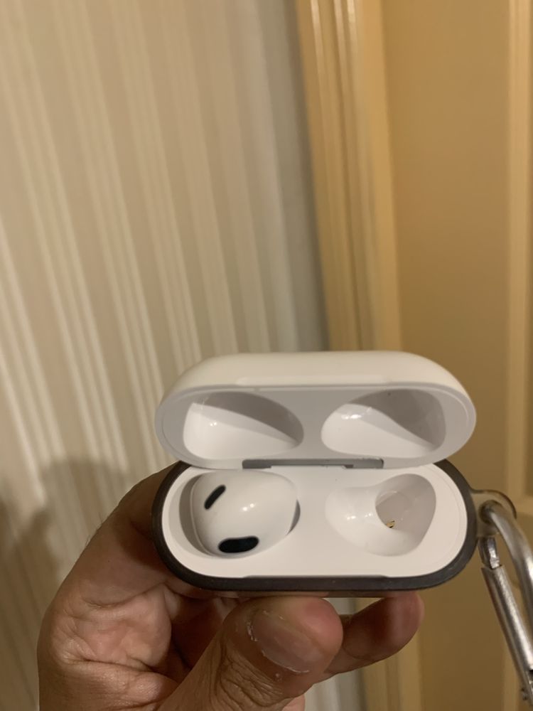 AirPods 3 (кейс + левый наушник, правый утерян)
