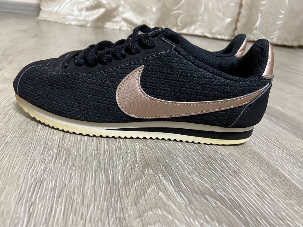 Жіночі кросівки оригінал Nike Cortez