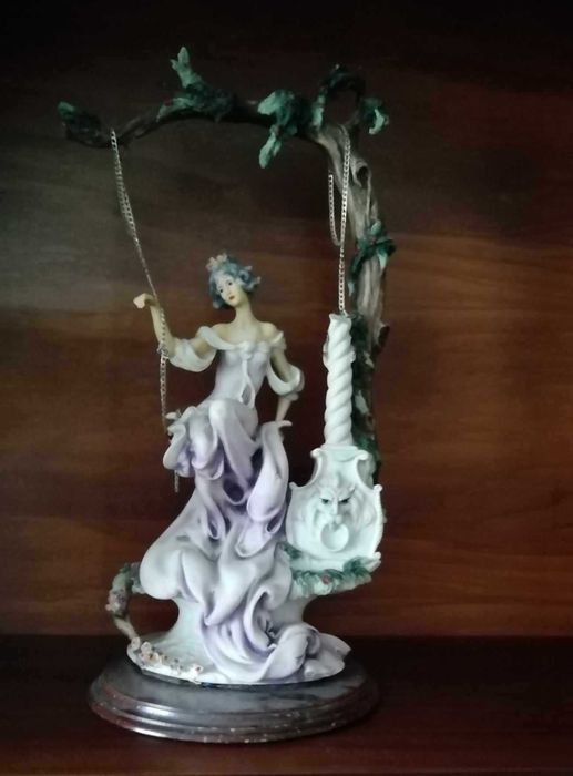 Estatueta em marfinite