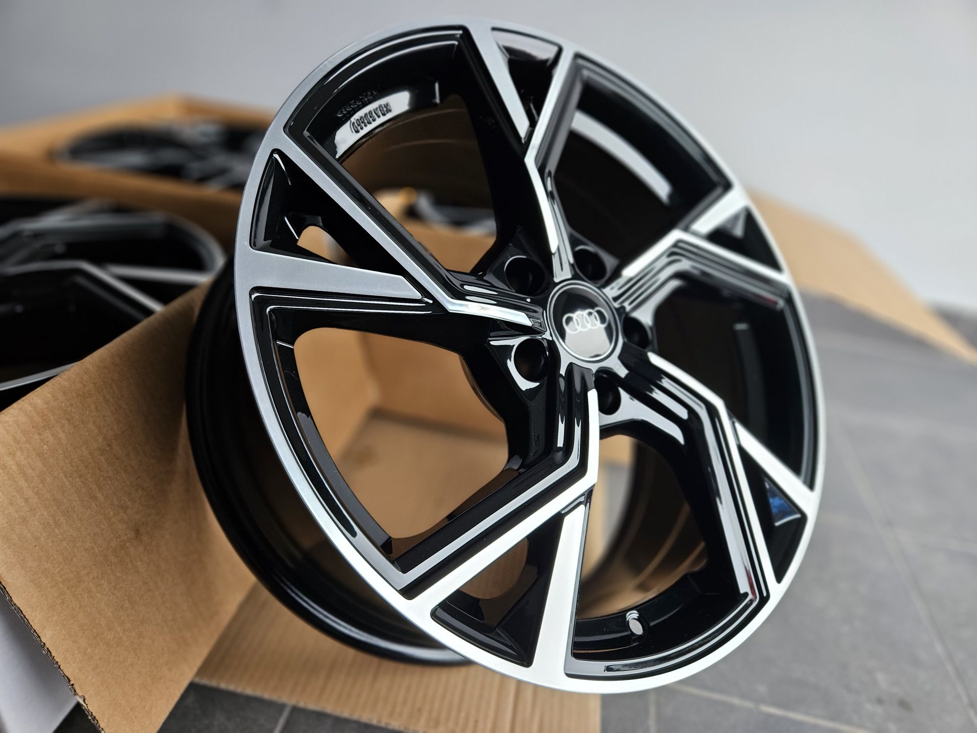 Audi 18  Nowe 5x112 A4 B6 B7 B8 B9 A5 B10 A6 C6 C7 Q3 Q5 Felgi Czarne
