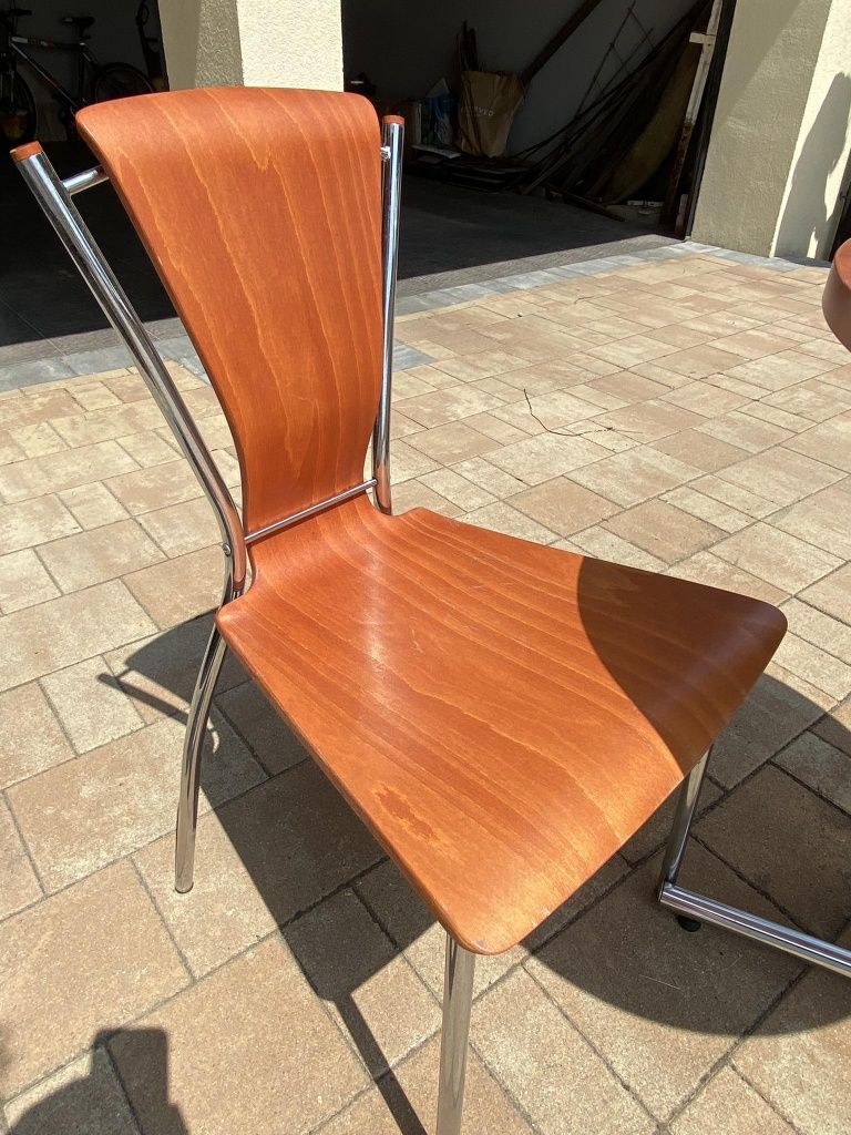 Stolik kawowy z dwoma krzesełkami