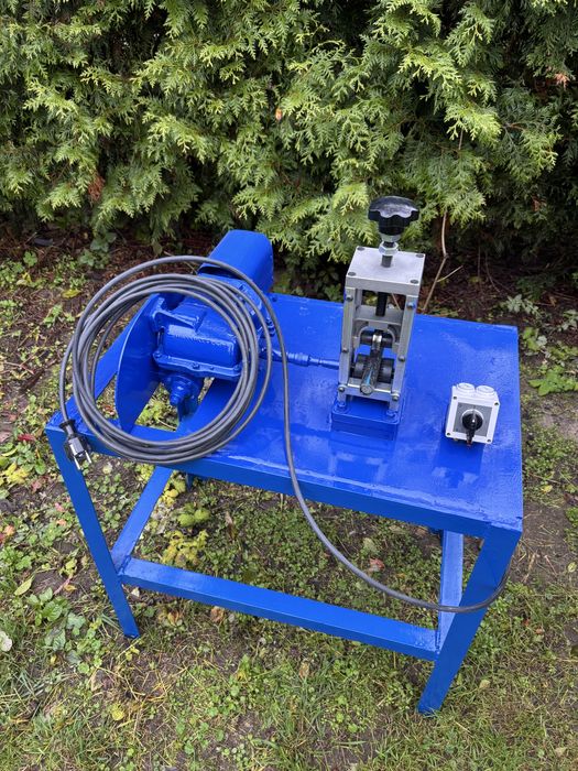 Korowarka do kabli elektrycznych , odizolowywacz na 230 V