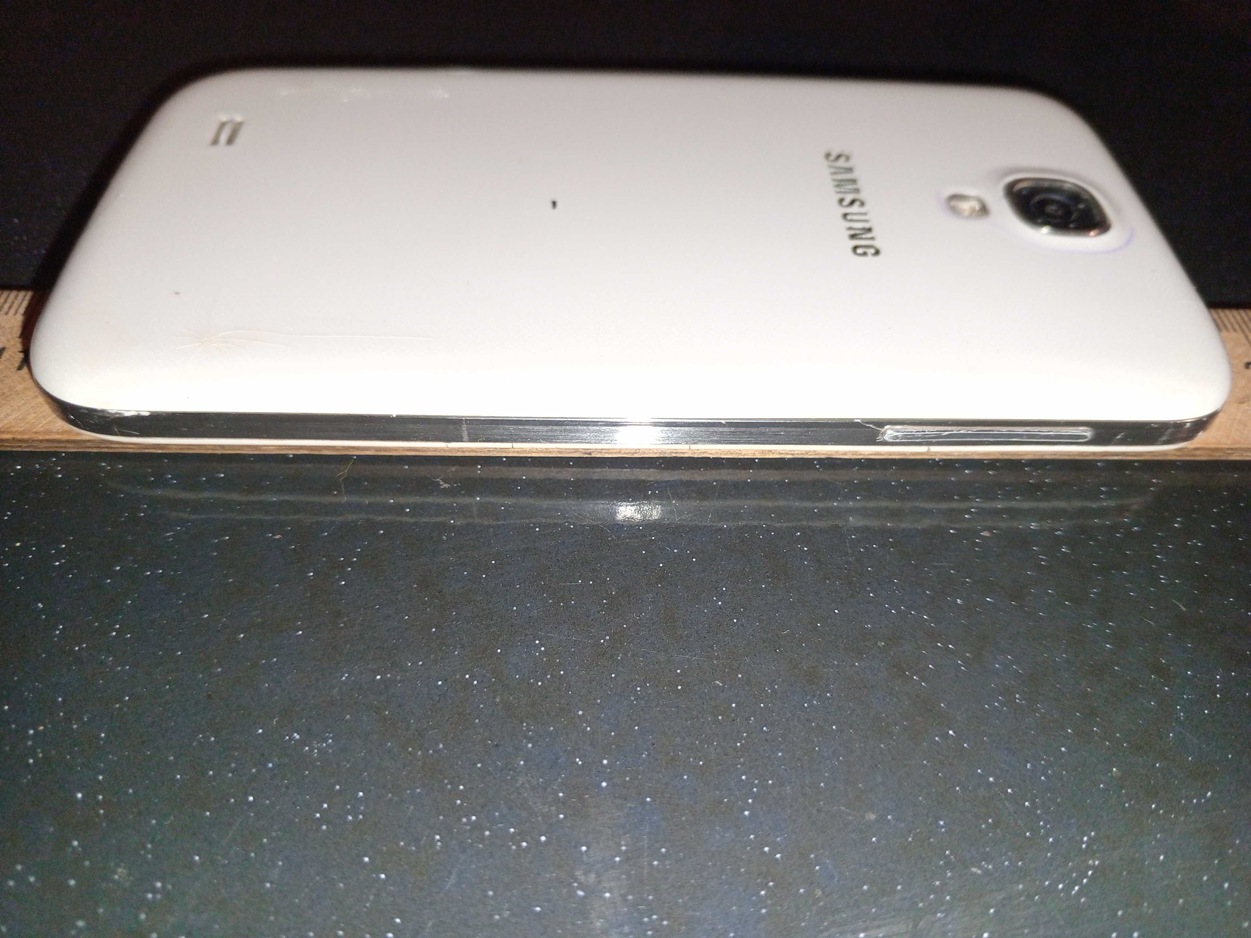 Мобильный телефон SAMSUNG GT-I9505 на запчасти.