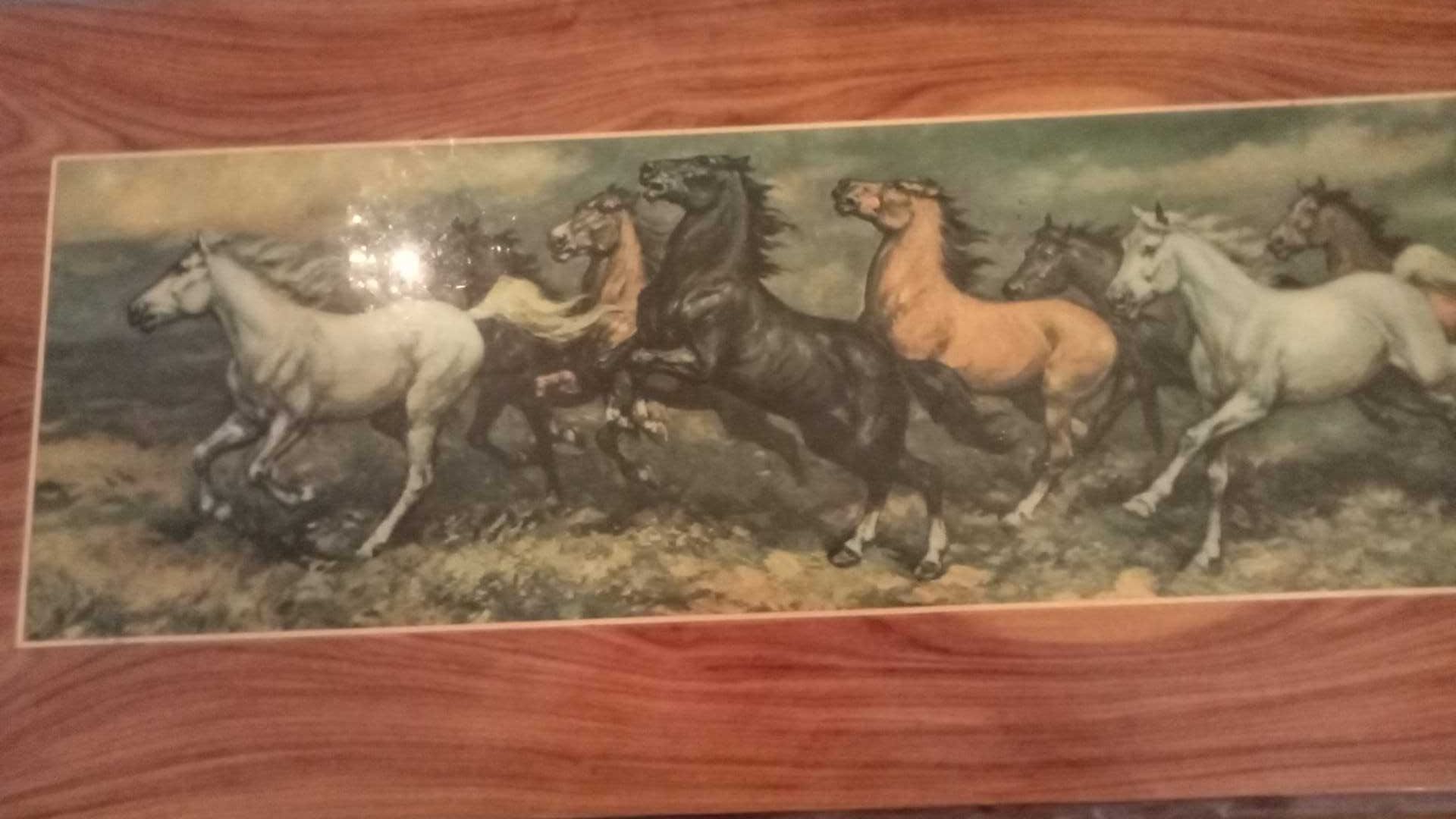 Mesa madeira com motivos equestres