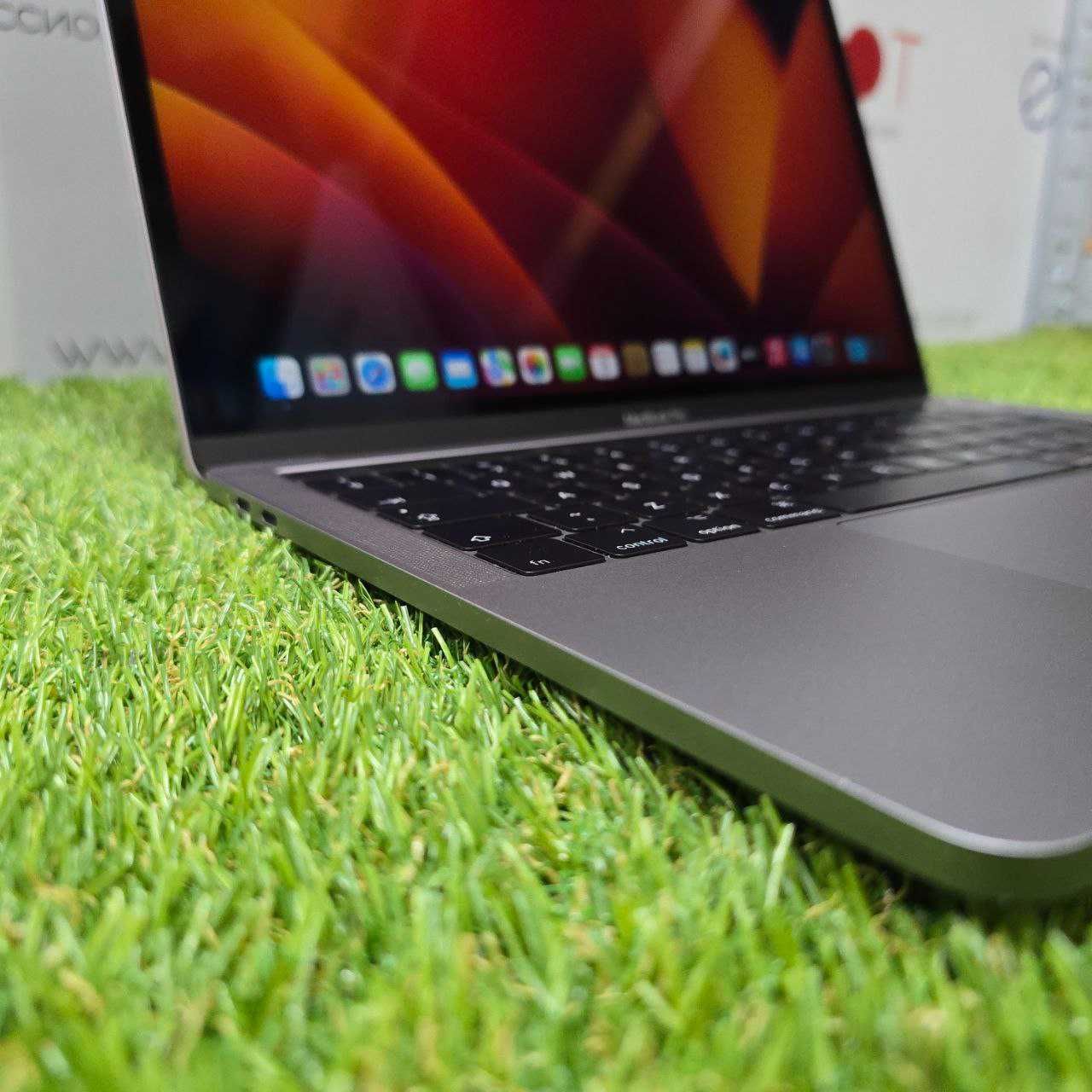 Apple MacBook Pro 2017 – i5 / 8GB / 256GB SSD / Iris Plus 640 Магазин