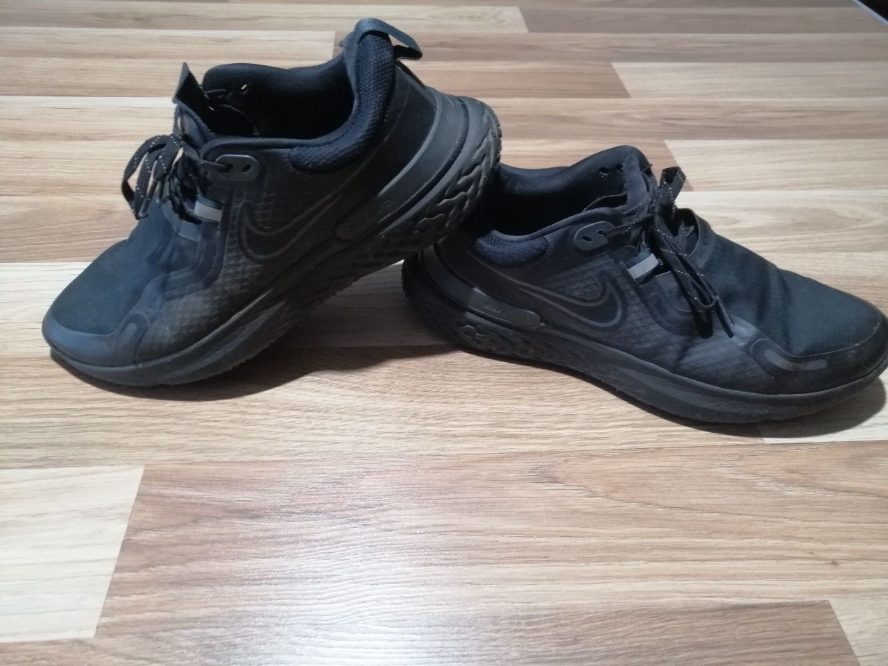 Buty sportowe Nike React Miller Shield w rozmiarze 44,5