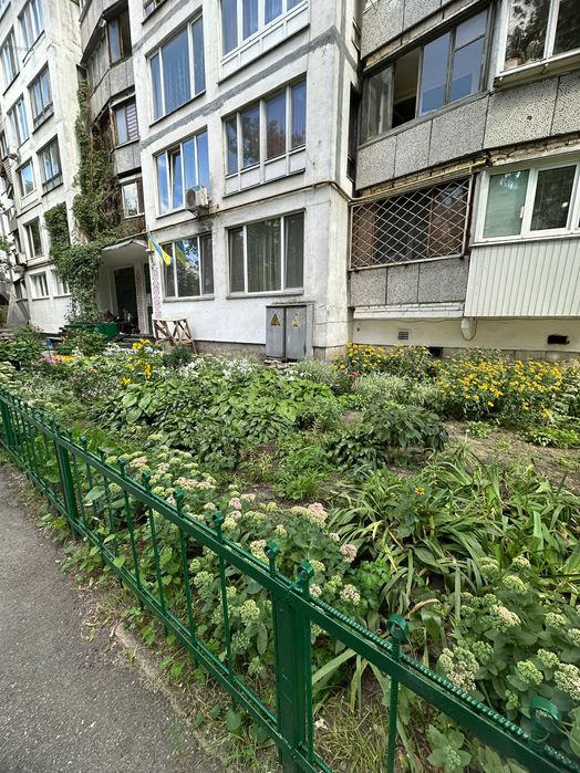 Малишка, 37 До метро 3 хвилини пішки Готівка або безготівковий розрах.