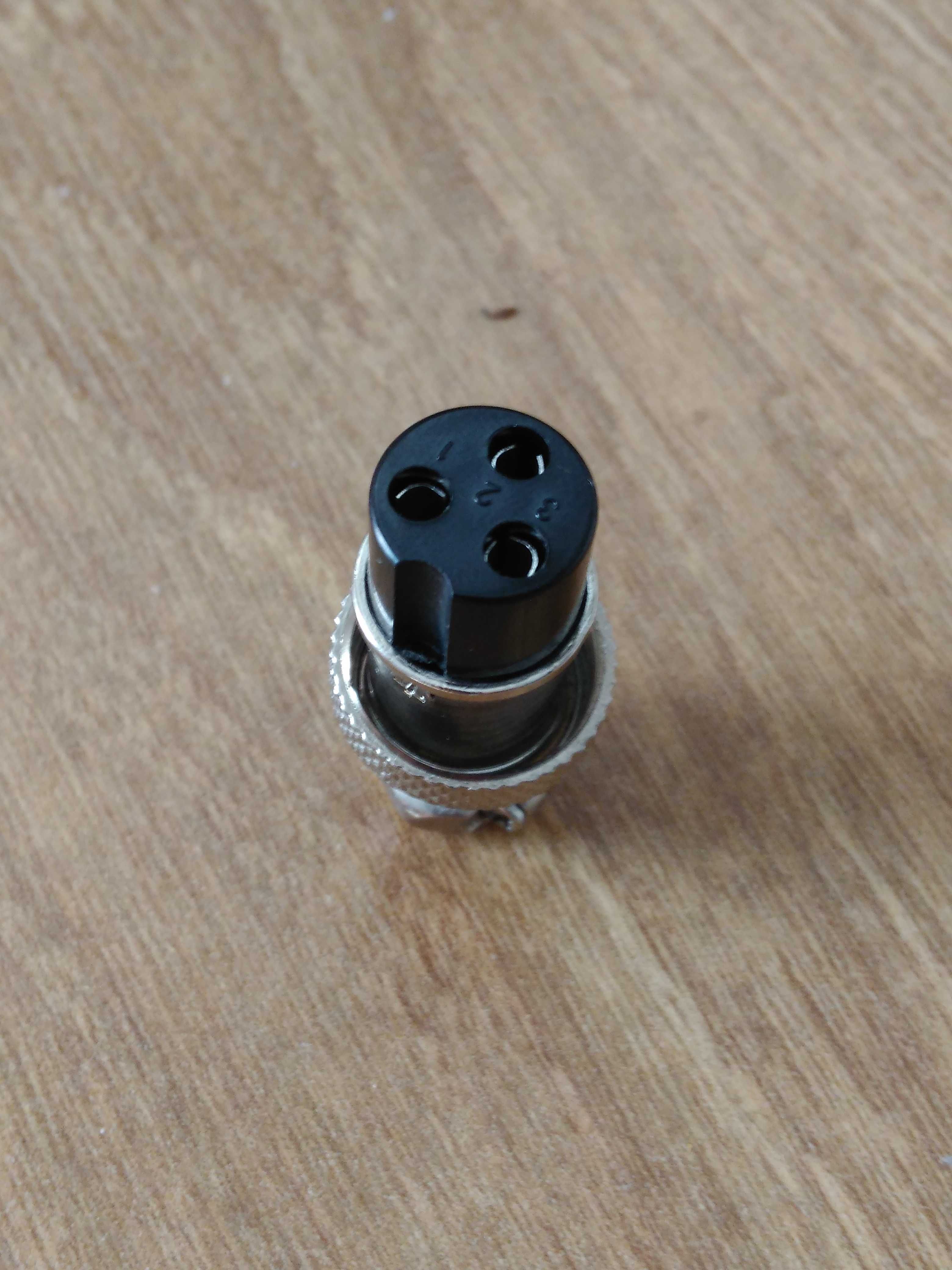Ładowarka z wentylatorem LI-on 13s 54,6 v (48v) 5A plus gx16